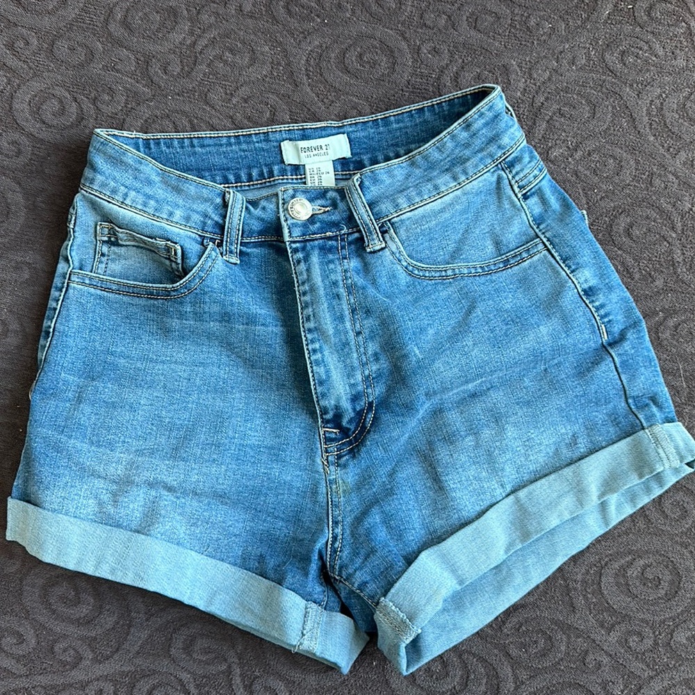 Women’s Forever 21 high wasted denim shorts